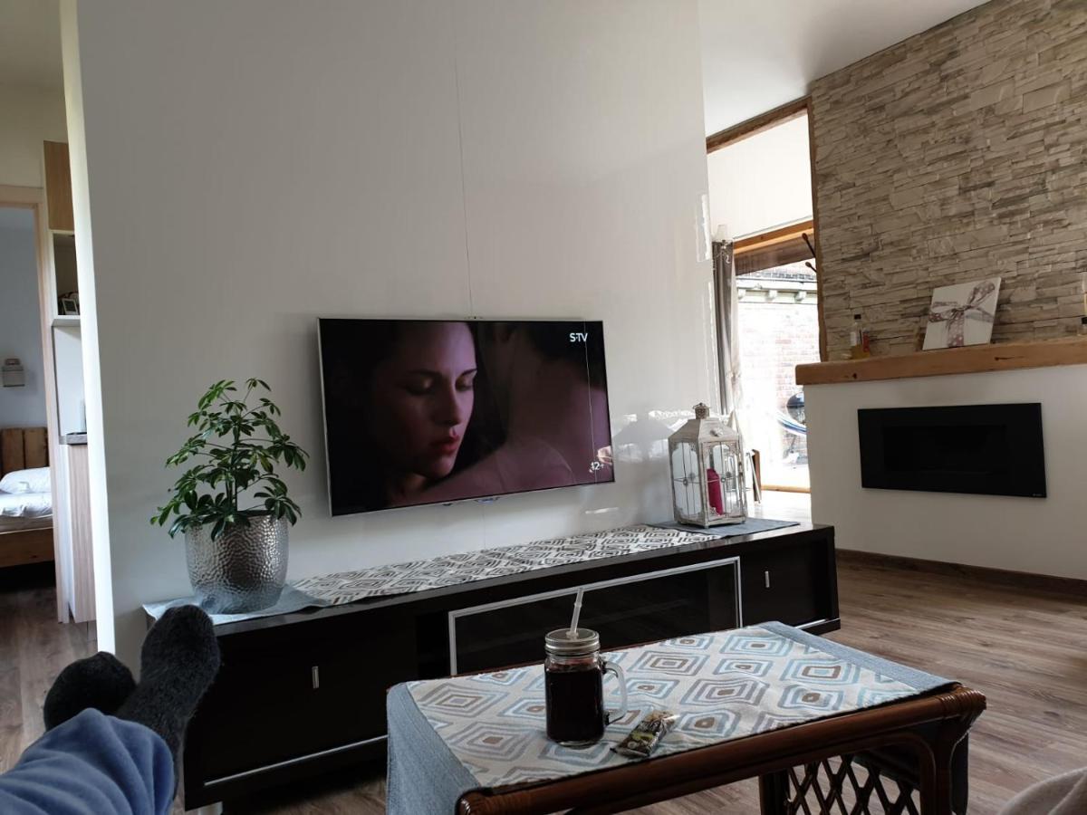 Holiday Apartment With Terrace เลียปาญา ภายนอก รูปภาพ